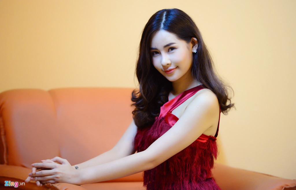 Hai tháng đội vương miện đầy sóng gió của Hoa hậu Đại dương Ngân Anh